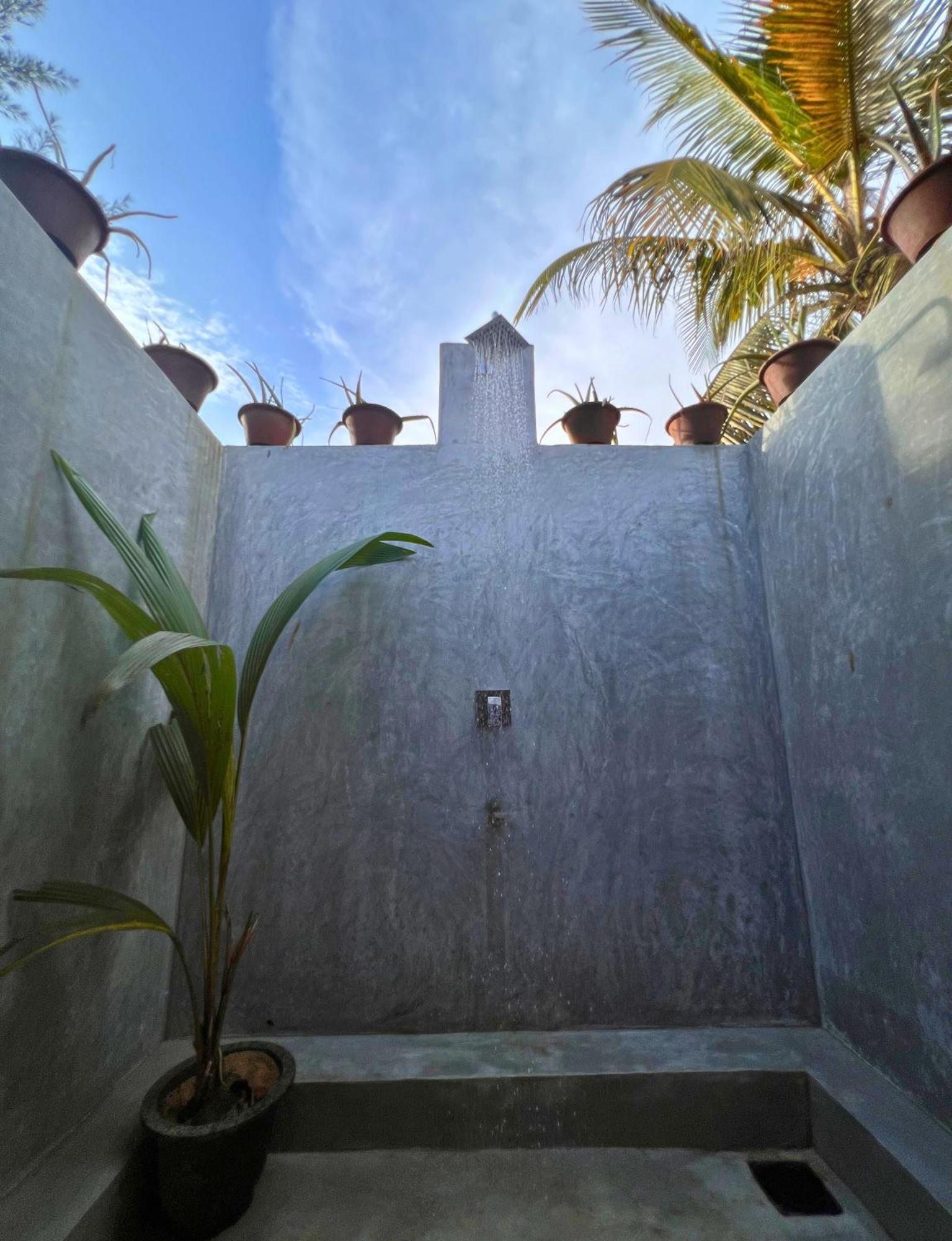 Amaroo Hikkaduwa Hotel Exterior foto